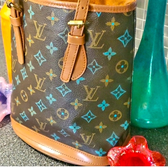 WOW POSHMARK - Authentic Louis Vuitton Bucket Bag PM - Picture 1 of 16